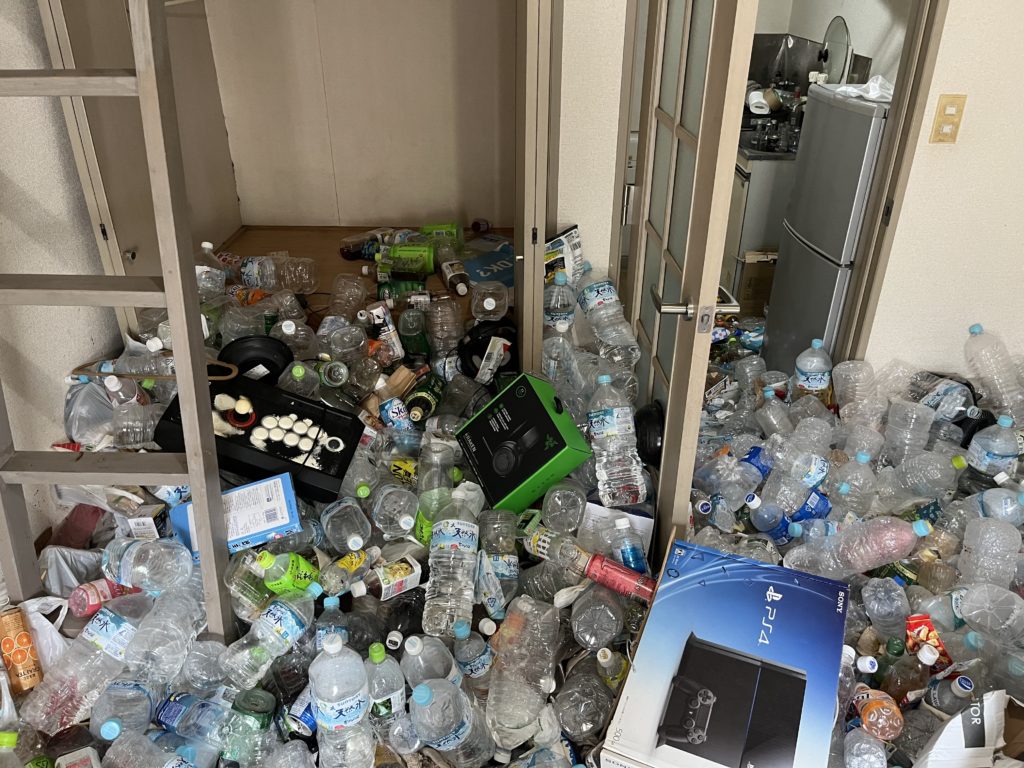 ゴミ屋敷となったリビング