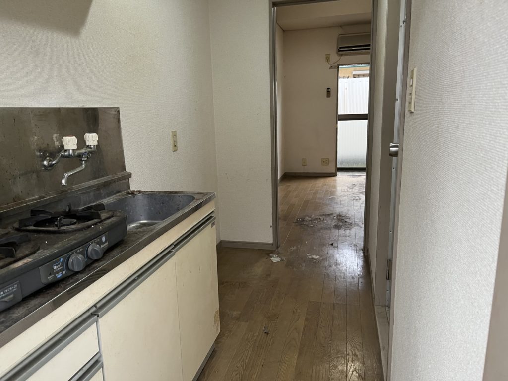 ゴミが全て回収された部屋