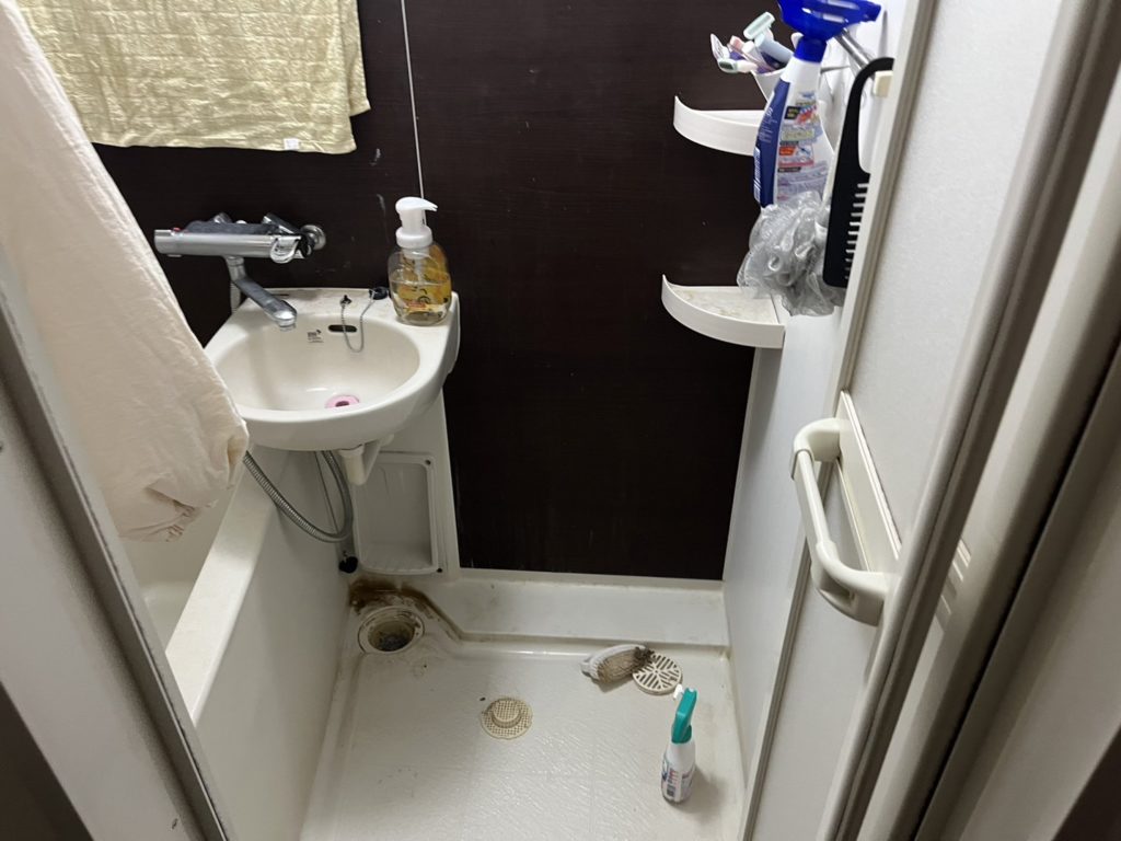 神奈川県川崎市中原区の汚部屋片付け，片付けがなかなか進んでいなかった浴室