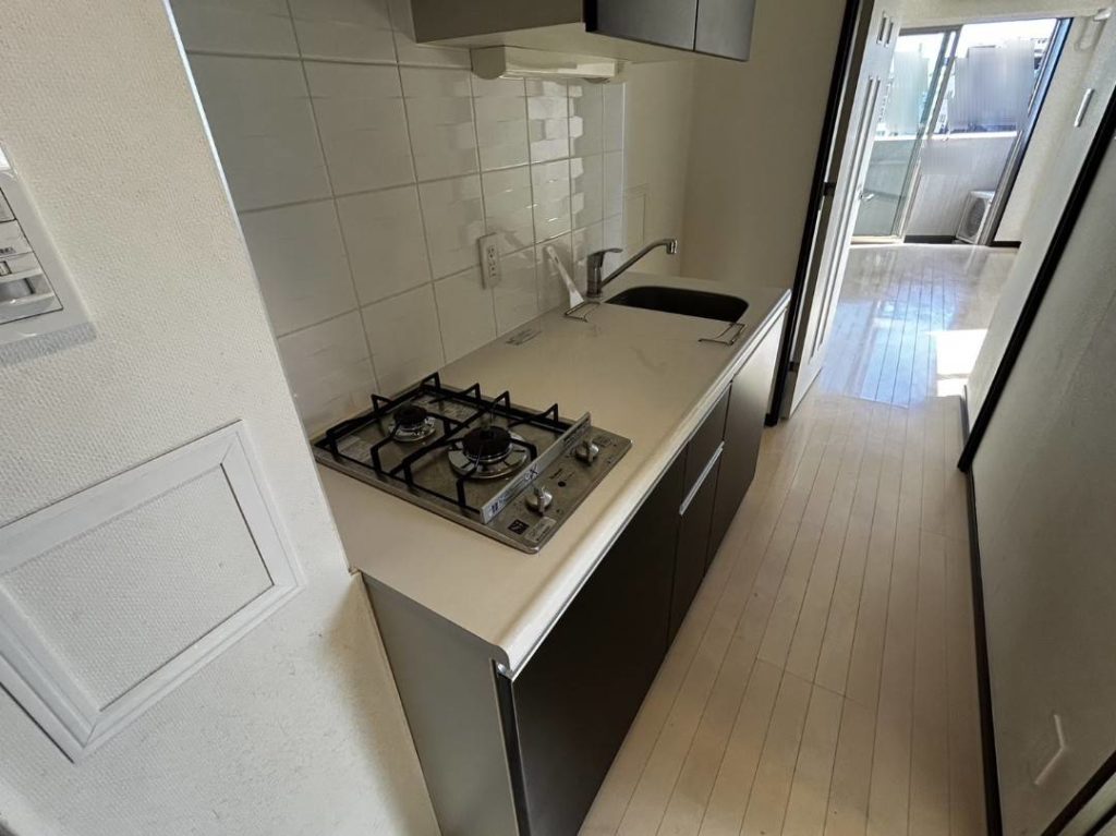 埼玉県所沢市のゴミ屋敷片付け，きれいに片付いた廊下