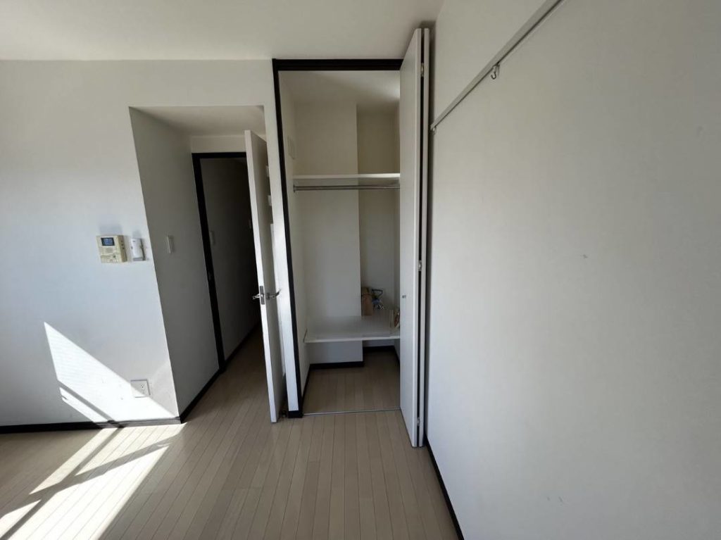 埼玉県所沢市のゴミ屋敷片付け，片付けとハウスクリーニングを終えてきれいになった部屋