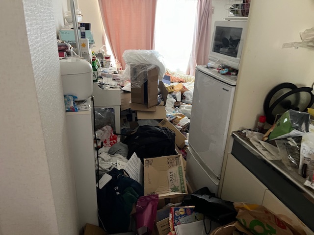 長野県松本市のゴミ屋敷片付け前のキッチン