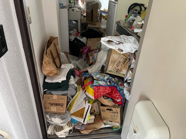 長野県松本市のゴミ屋敷片付け前の玄関