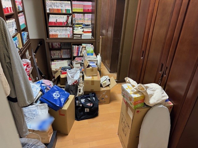 不用品などを片付けたことで、少しすっきりと片付いた棚周り