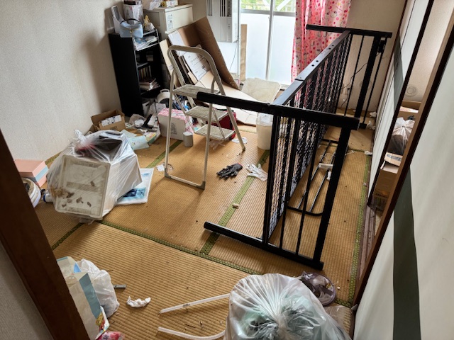神奈川県横浜市港北区 ベッドフレームが倒れたかつての寝室