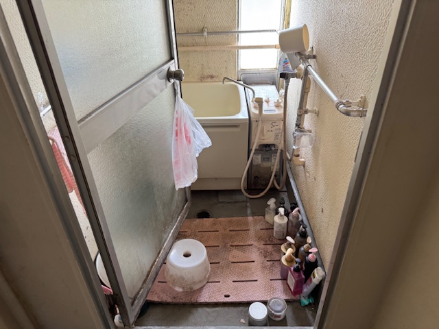 神奈川県横浜市港北区 シャンプーなどがそのままの浴室