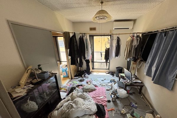 神奈川県横浜市青葉区の引っ越し準備が全く進んでいないお部屋