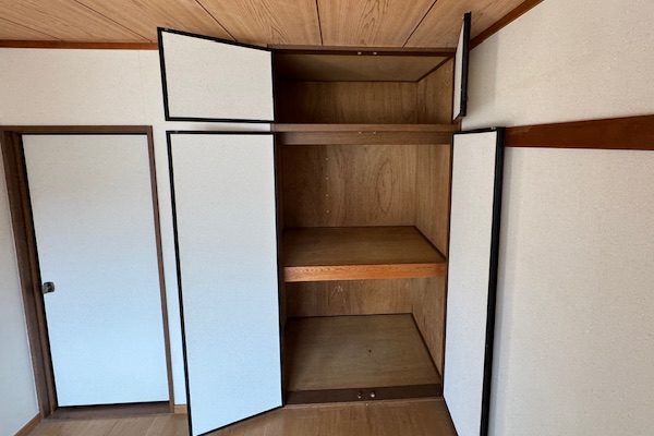 東京都江東区のお部屋の片付けて空っぽになった押し入れ