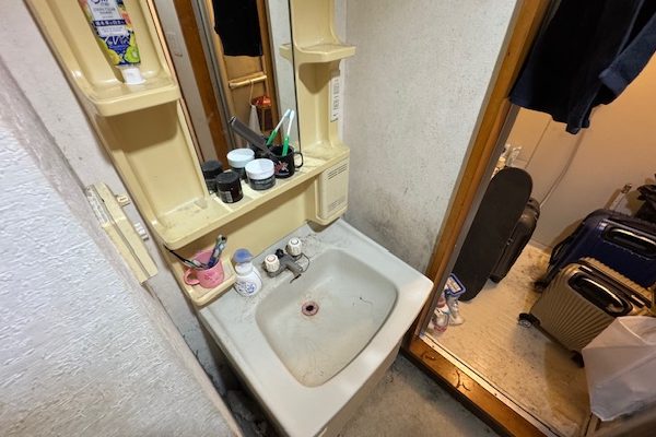 埼玉県さいたま市浦和区の引越し後も荷物が残っているお部屋