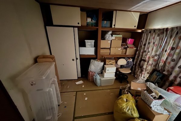 埼玉県さいたま市浦和区の押し入れにも物が入ったままの和室